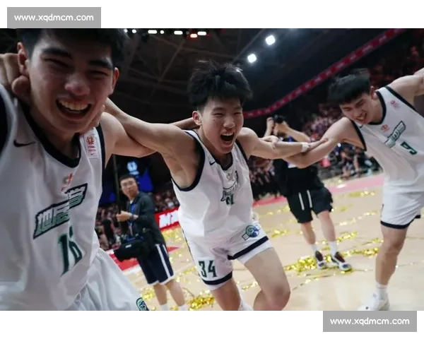 激烈角逐篮球赛场群雄逐鹿 球员展现超凡技巧与团队默契 - 副本 - 副本